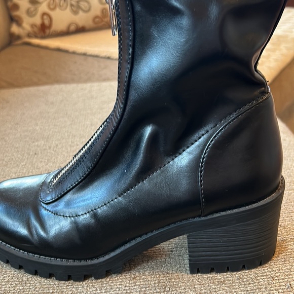 Madden Girl Women’s Black Chunky Boot Size 8 - Picture 7 of 7